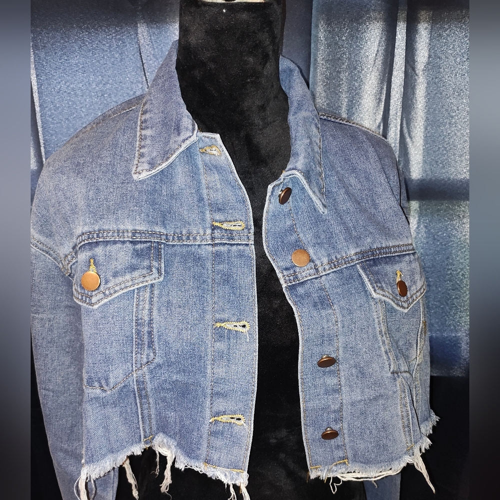 Stylish Blue Cropped Denim Jacket